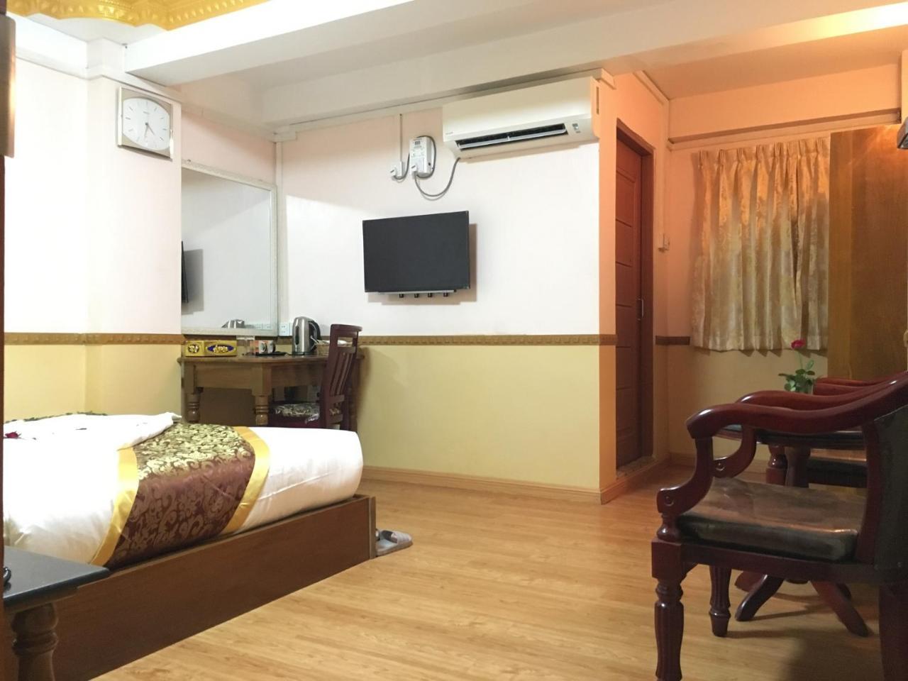 C & Y Hotel Yangon Exteriör bild