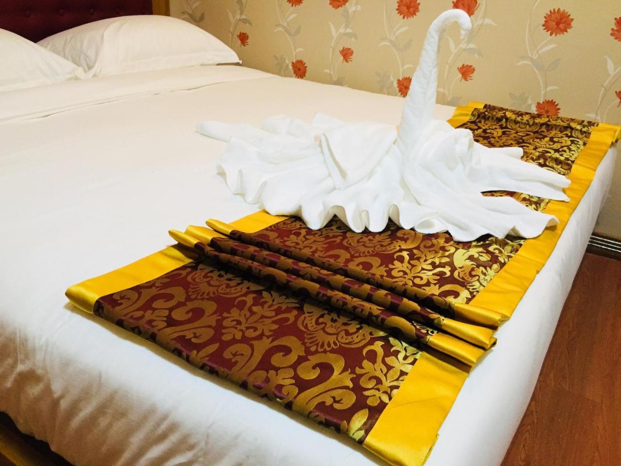 C & Y Hotel Yangon Exteriör bild