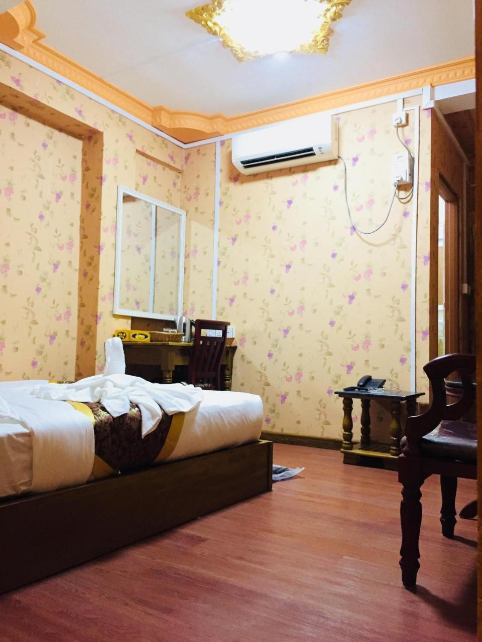 C & Y Hotel Yangon Exteriör bild
